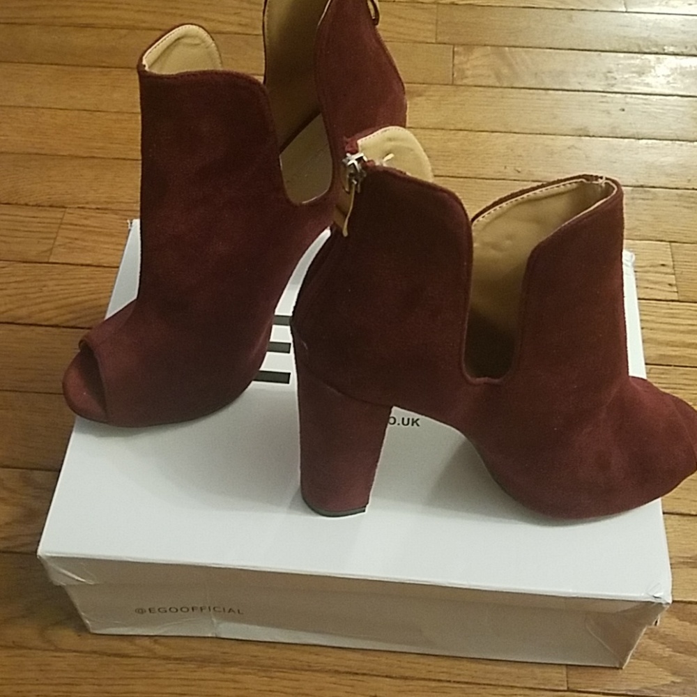 Shoe - Picture 2 of 6